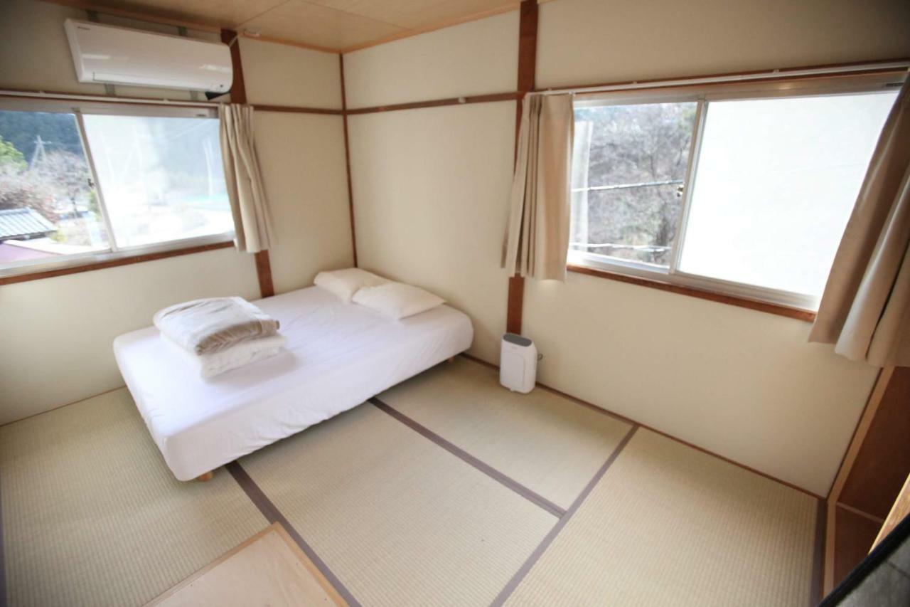 山の中の一棟貸切宿 五番地 Nambu (Yamanashi) Екстериор снимка